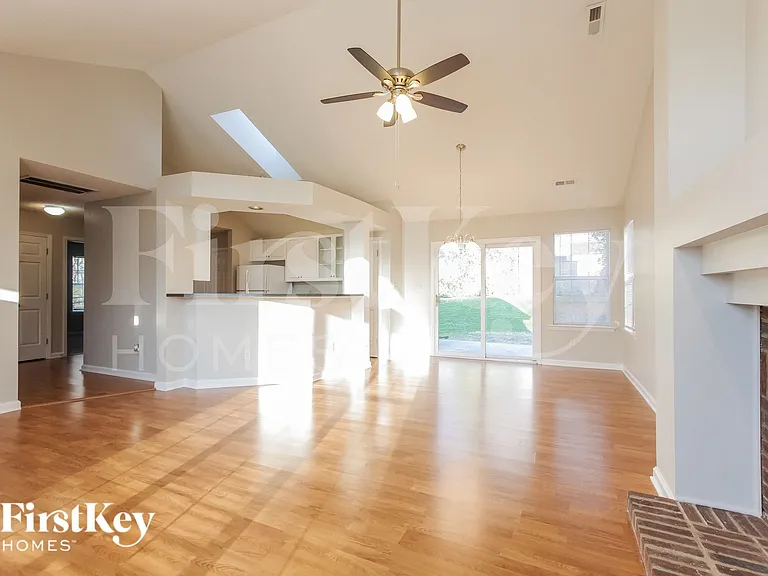 6627 Flat Creek Dr — Photo 2