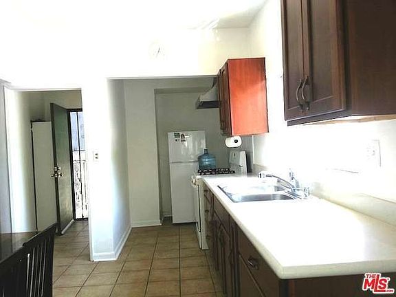 3rd image of 2527 Bellevue Ave
