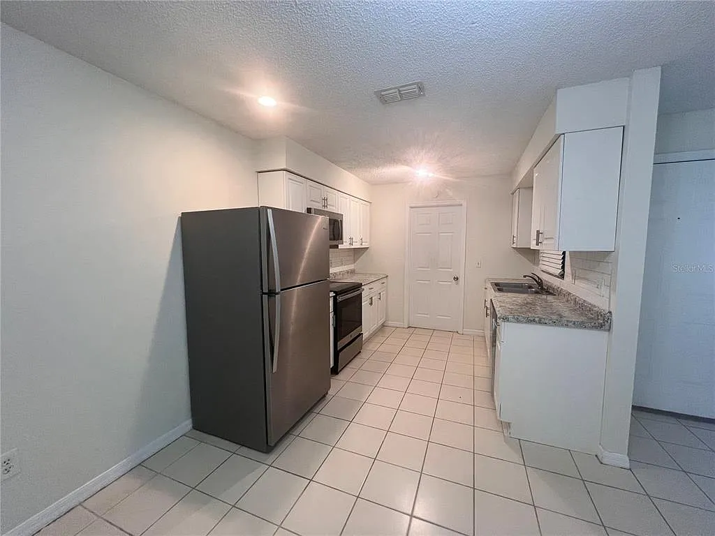 3 bed, 2.0 bath, 1169 sqft, $1,550 — Photo 4