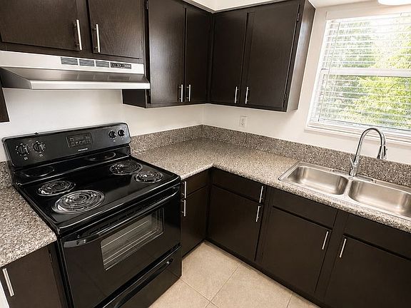 5th image of 1183 Bentley Rd APT 4