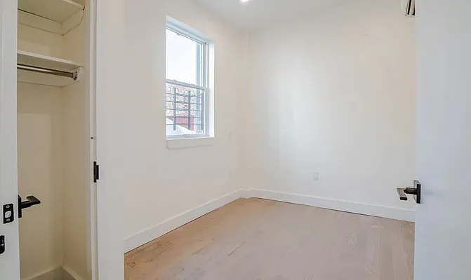 Rented by EXR | media 17