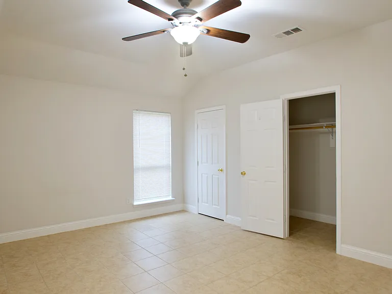 4702 Mariner Dr — Photo 6