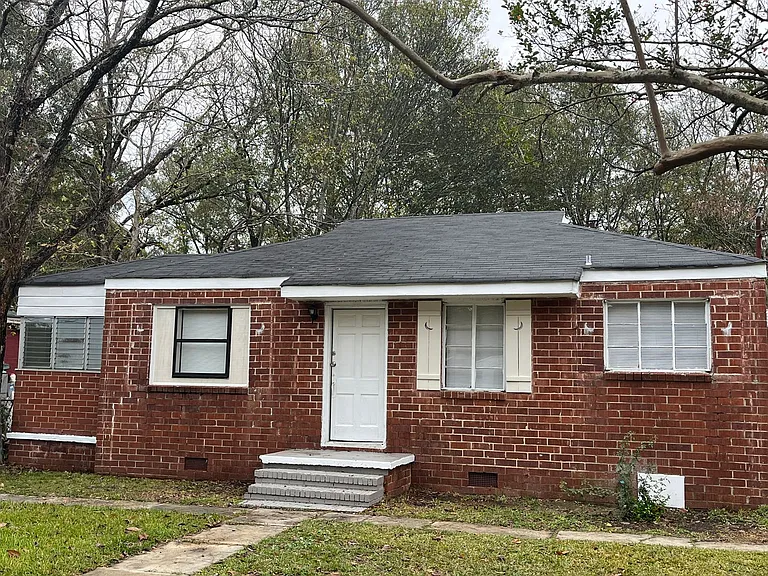922 Harbison Dr — Photo 1