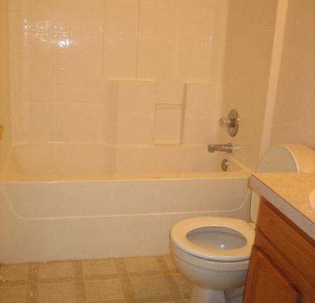 3rd image of 2582 Bentshire Dr