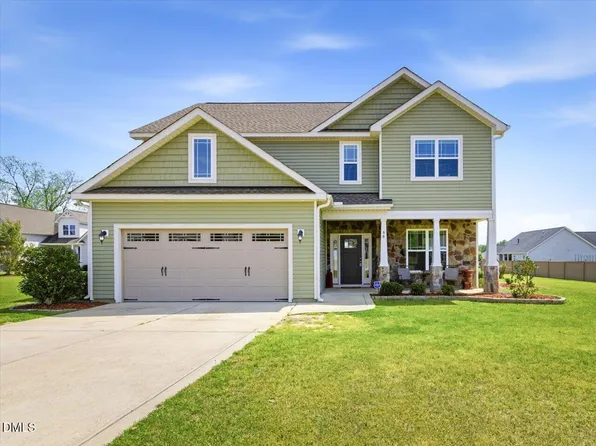 46 Rowland Dr, Fuquay Varina, NC 27526