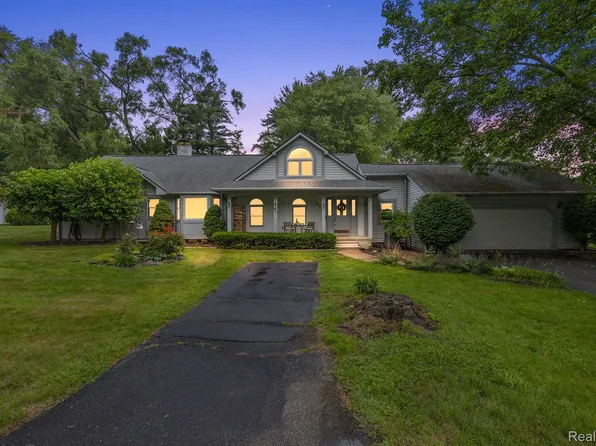 875 Colebrook Dr, Troy, MI 48083