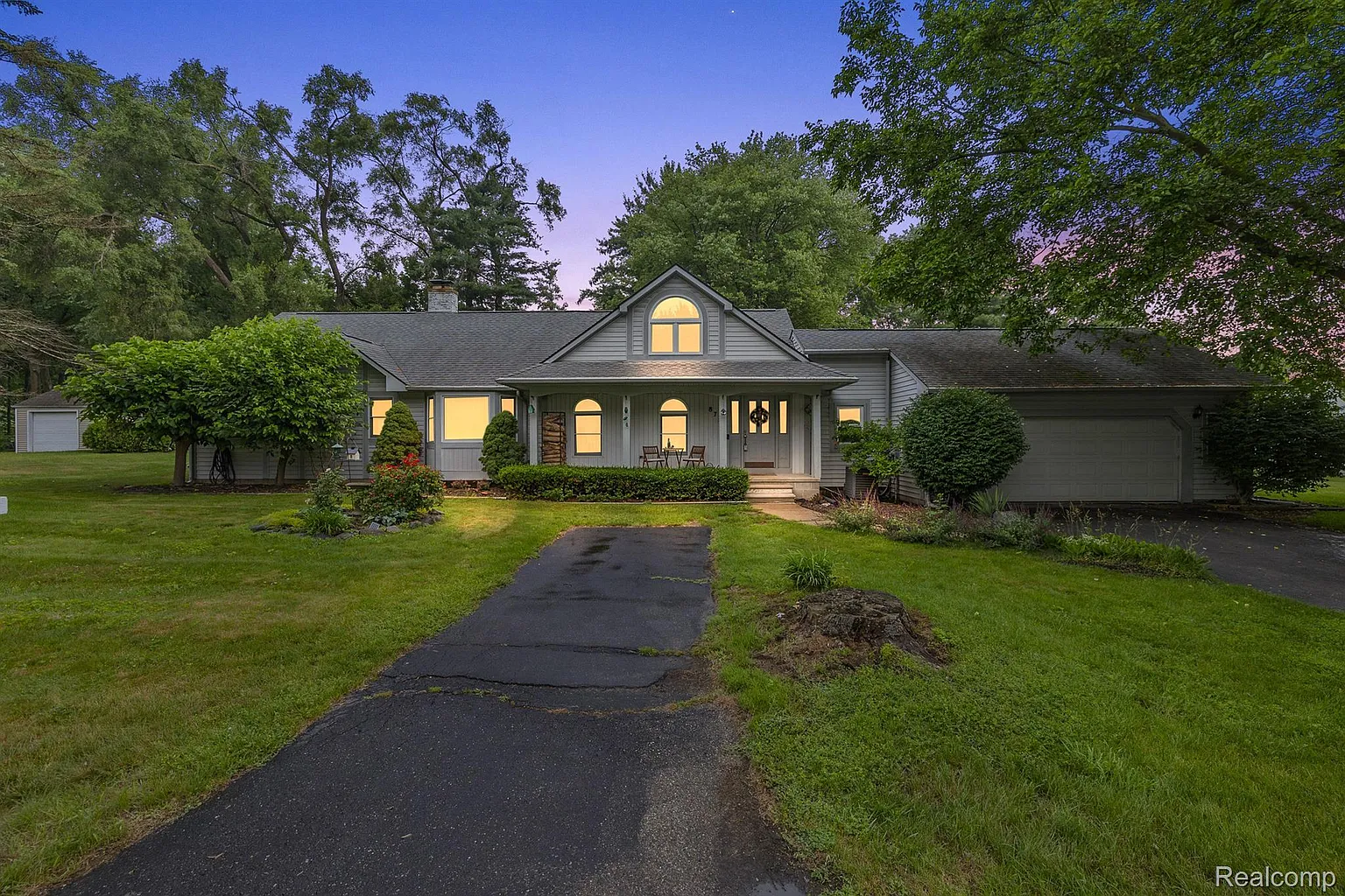 875 Colebrook Dr photo 1