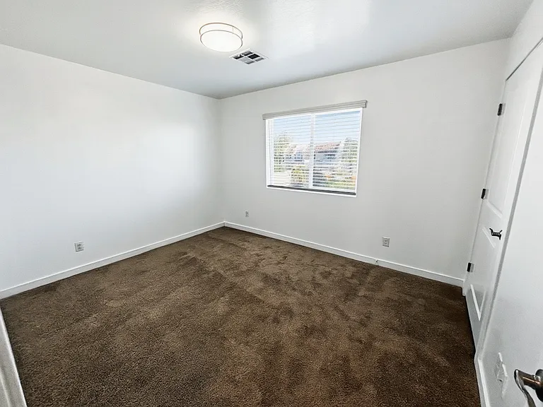 1852 N 51st St #5 — Photo 5