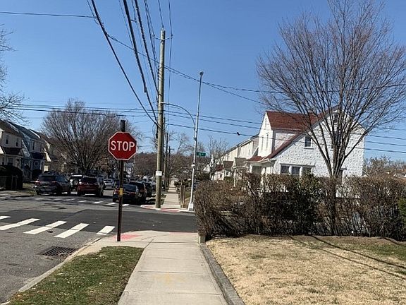 4th image of 9001 205th St