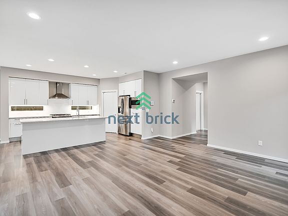 3rd image of 22939 Poplar Ave SE