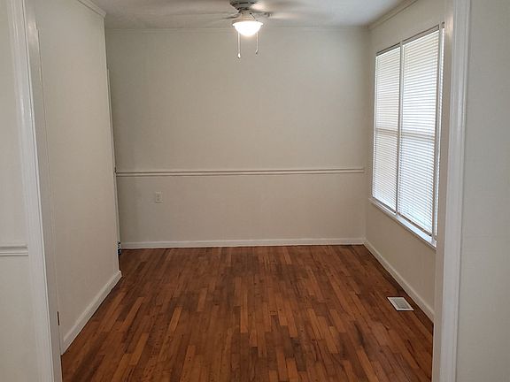 5th image of 723 Palm Dr SE
