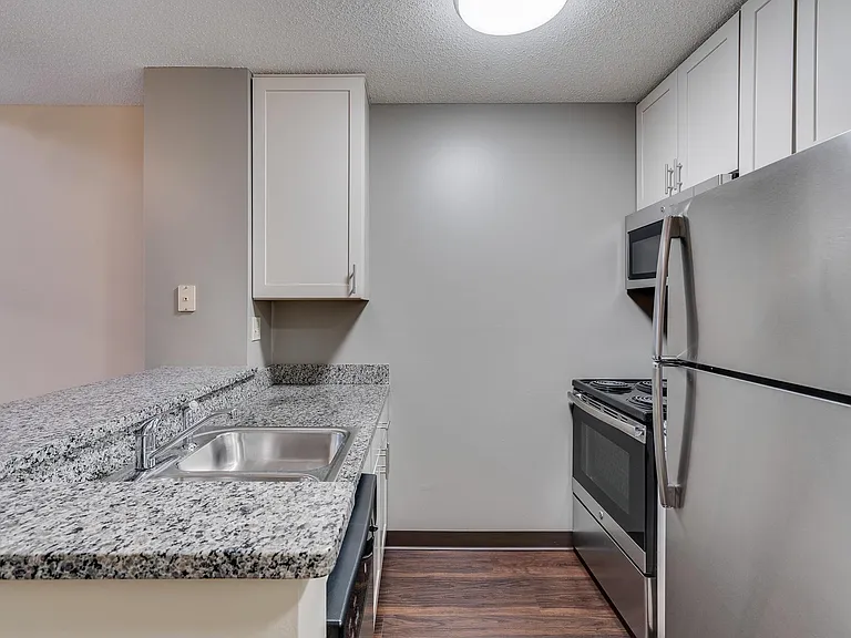 Laurel Village Apartments — Photo 63