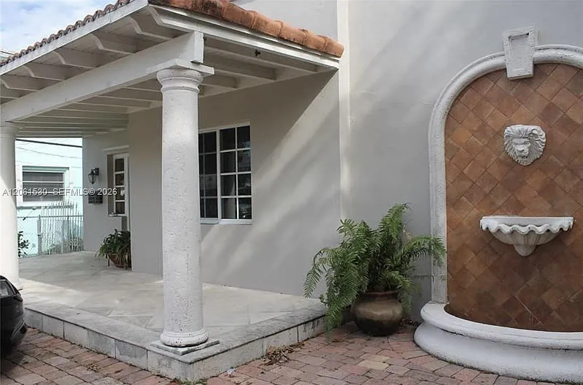 4 bed, 3.5 bath, $5,600 — Photo 1