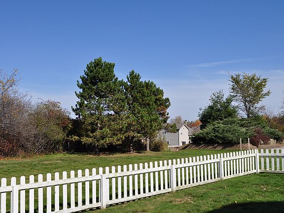 4th image of 835 Silverberry Ln