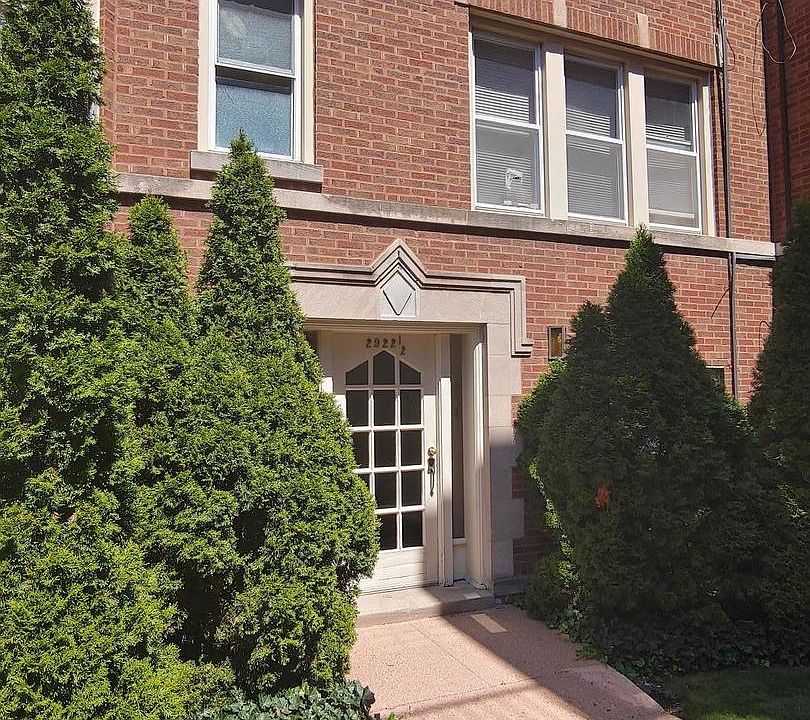 1st image of 2922 N Sacramento Ave #1W