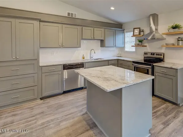 1004 Andover St, Clinton, MS 39056