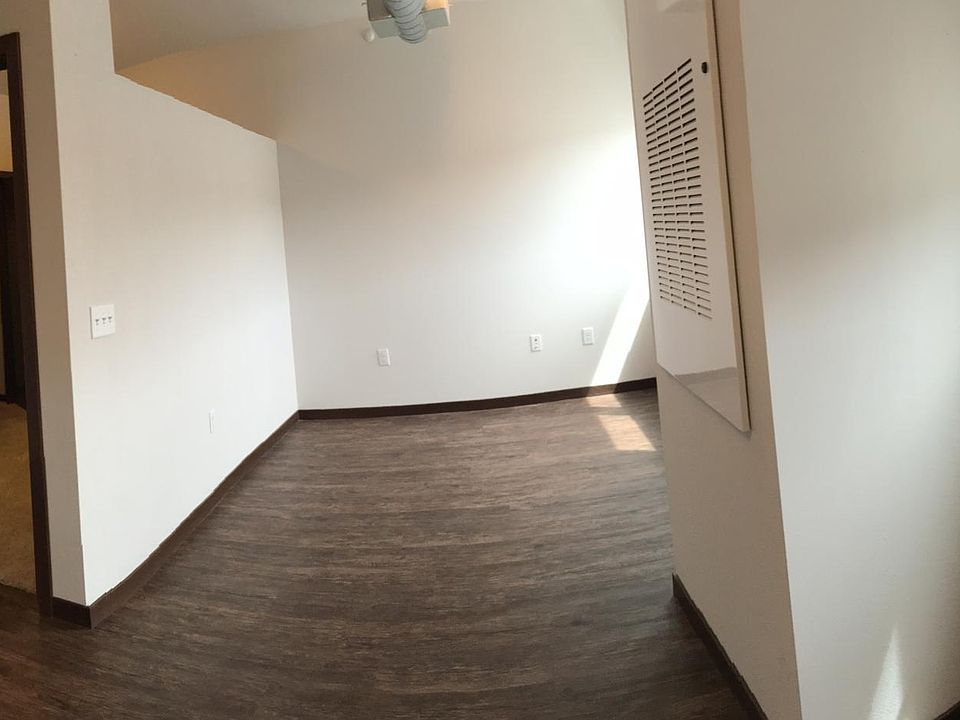 2nd image of 425 W Washington Ave APT 412