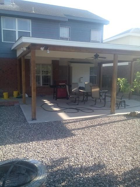 8008 Creekwood back patio
