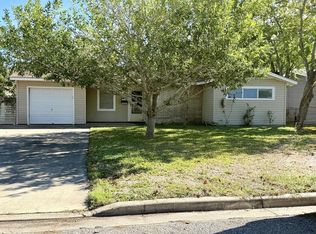 216 Burnet St, Port Lavaca, TX 77979