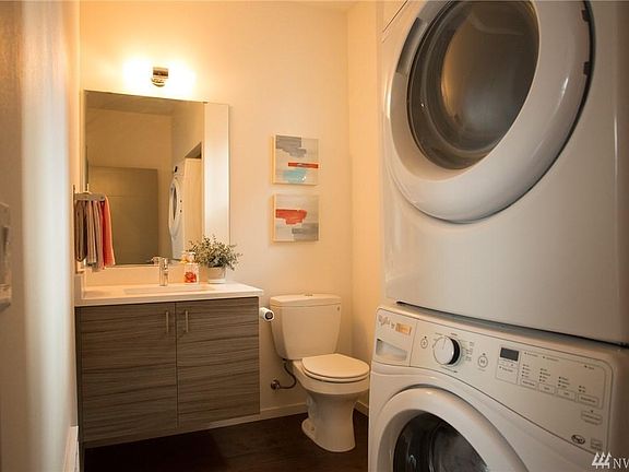 Half bath on 2nd floor with washer/dryer