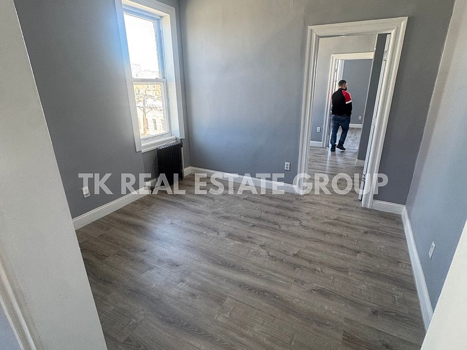 1st image of 721 22nd St APT 13