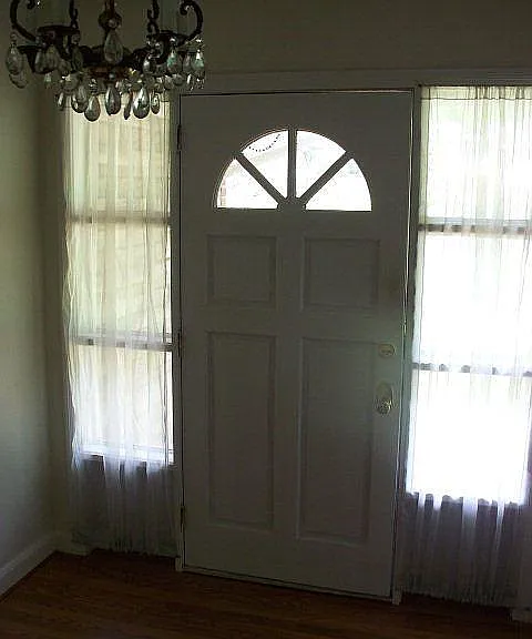 1217 Forestdale Dr — Photo 2
