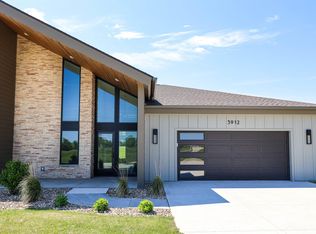 3912 Keagles Xing, Cedar Falls, IA 50613