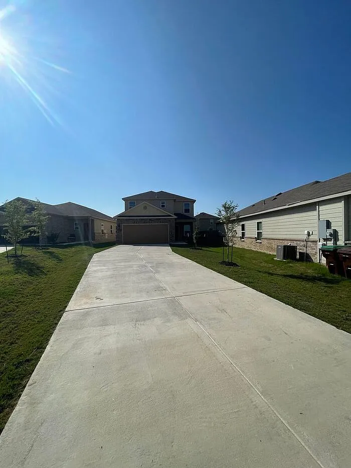 4 bed, 2.5 bath, 1903 sqft, $1,825 — Photo 4