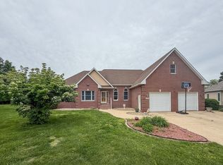1511 River Bluff Ct, Mahomet, IL 61853