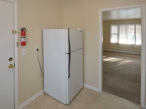 4th image of 103 Devon Ave #C2