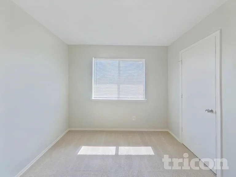 6910 Meadow Bend Dr — Photo 9