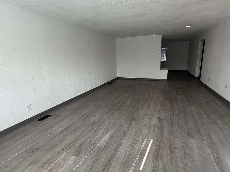 2551 S Main St — Photo 5