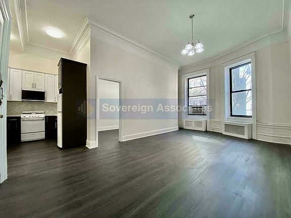 4th image of 320 W 106th St #2F
