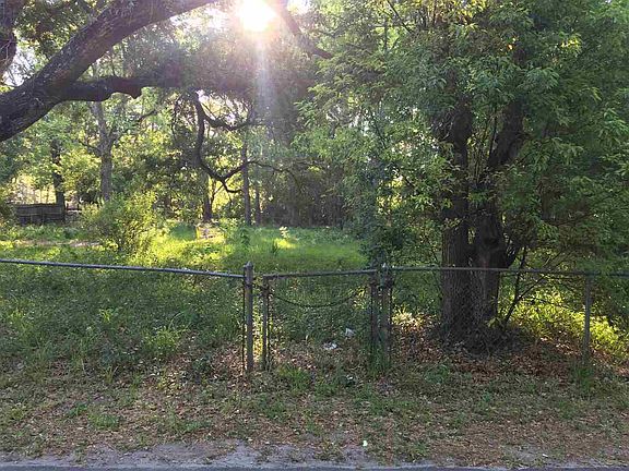 4th image of 659 NE 16th Ter