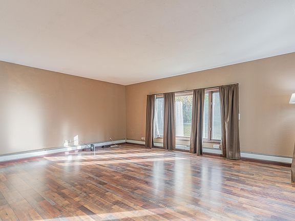 4th image of 174 Crest Dr