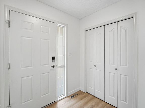 3rd image of 10 Devon Close #8