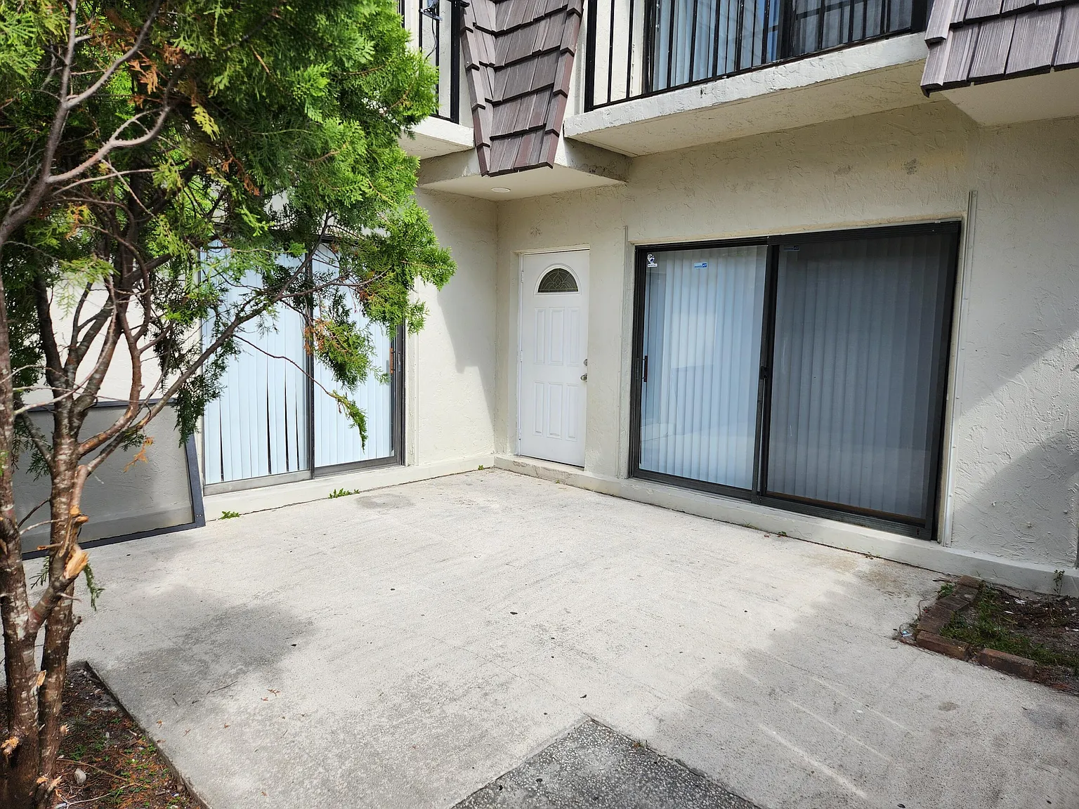 3 bed, 2.5 bath, 1624 sqft, $2,550 — Photo 2