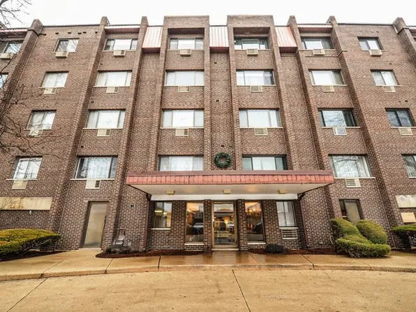 4623 N Chester Ave Unit 302W, Chicago, IL 60656