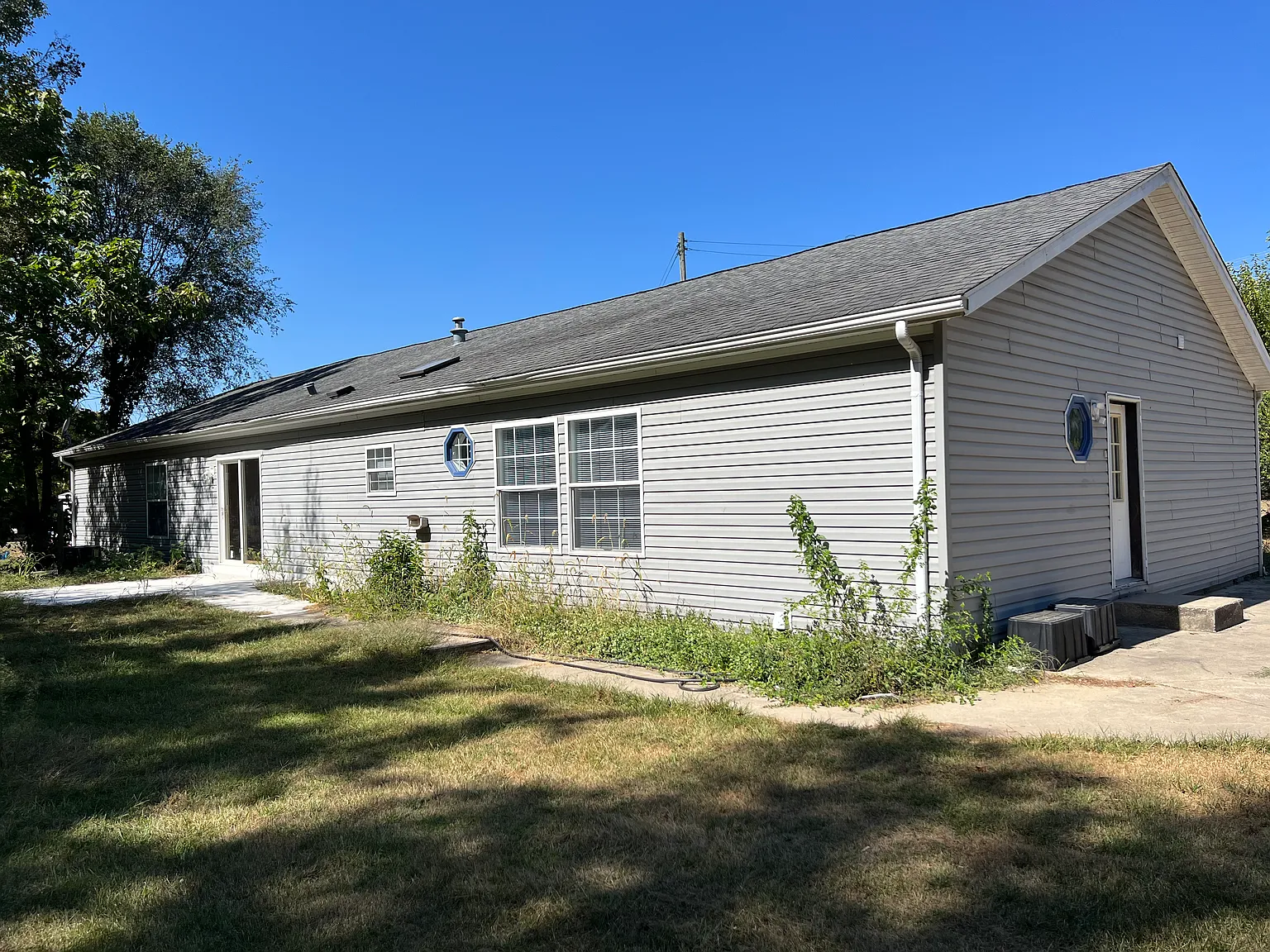 420 Decker St — Photo 4