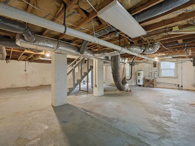 1203 S Main St — Photo 40