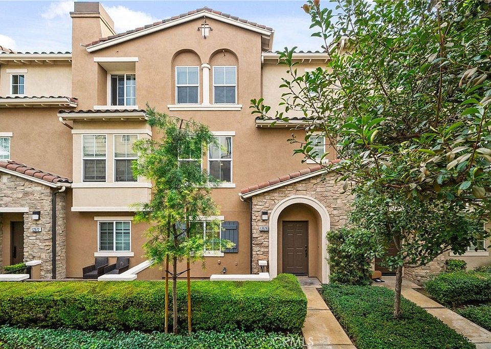 L'Appartement
THERMAL KNIT/ベージュ 1257 E 76th Pl, Los Angeles, CA 90001 | Redfin