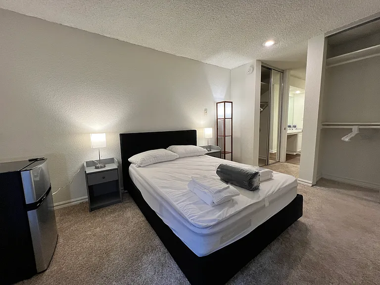 6425 Green Valley Cir — Photo 26
