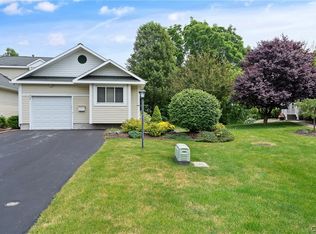 307 Timber Ridge Dr, Camillus, NY 13031