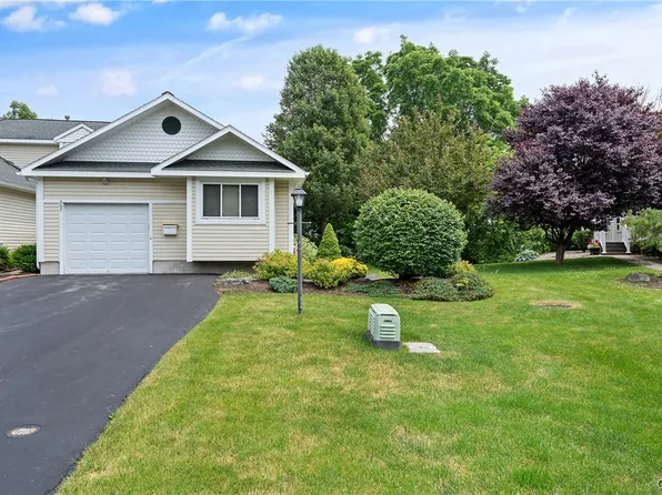 307 Timber Ridge Dr, Camillus, NY 13031