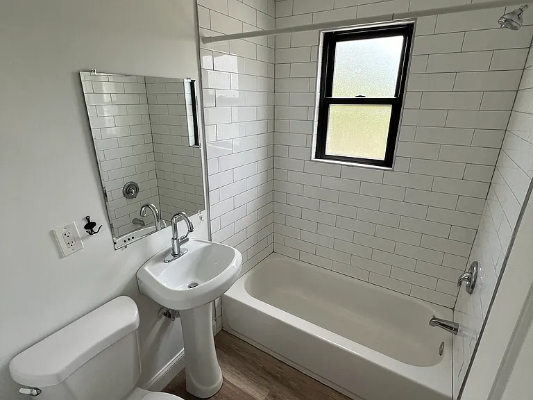 239 12th Pl NE #3 — Photo 4