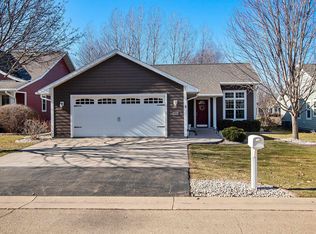 1144 Lake Breeze Ct, Menasha, WI 54952