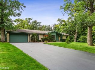 2819 Red Barn Rd, Crystal Lake, IL 60012