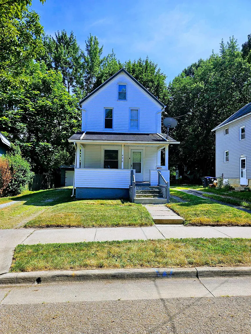 596 Rothrock Ave photo 1