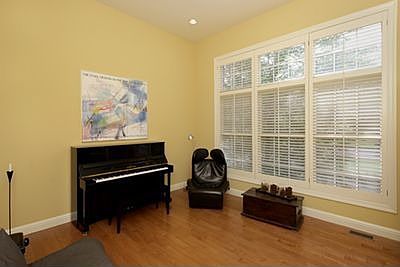 4th image of 444 Fourwynd Dr