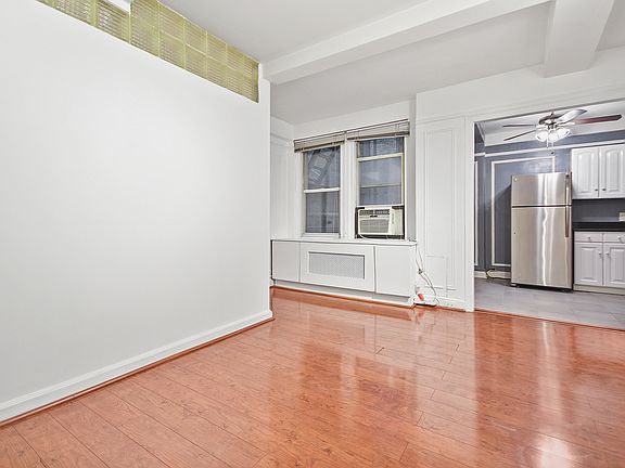 4th image of 155 E 49th St #6GG